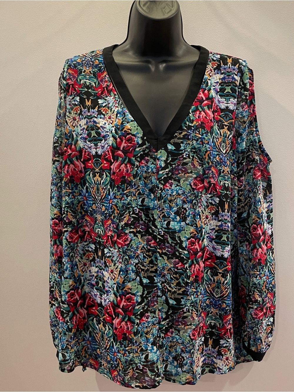 Floral Cold-Shoulder Top - Picture 6 of 7